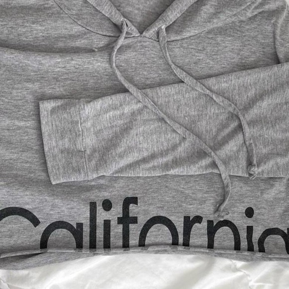 PAPAYA® WOMEN’S “CALIFORNIA” HOODED CROPPED TOP. - Picture 2 of 3